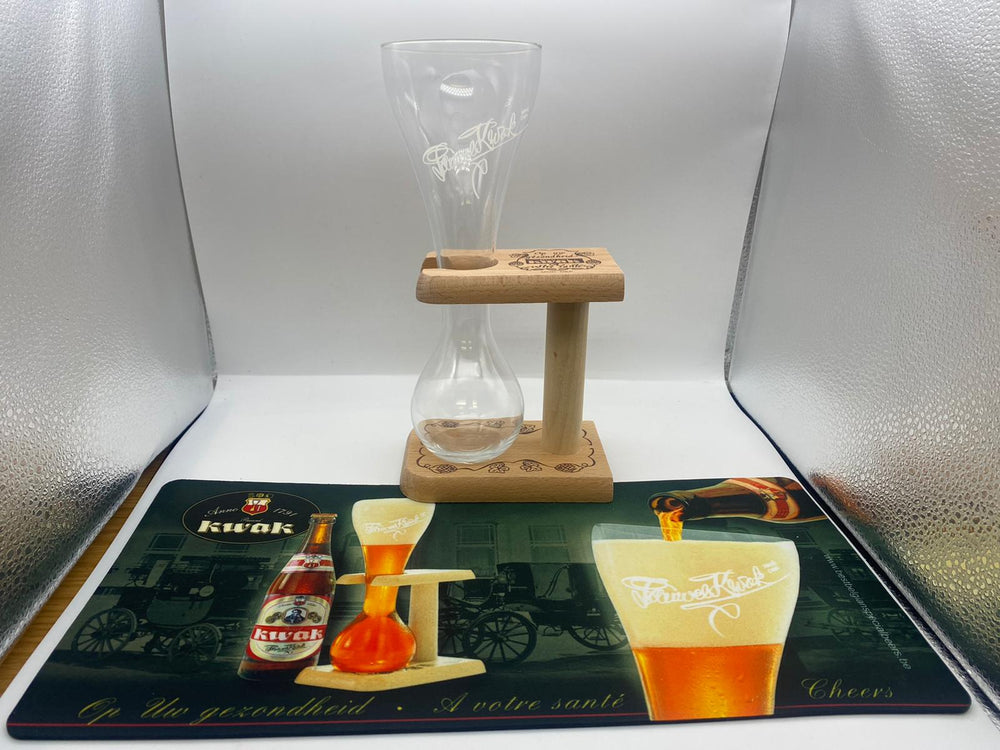 Pauwel kwak 33cl glass with stand and kwak bar runner